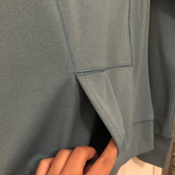 The North Face hooded long sleeve w/ front pocket - Picture 4 of 6